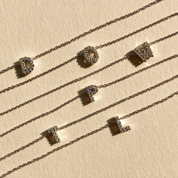 Bright, 18-karat White Gold Necklace with Diamond Pendant - C